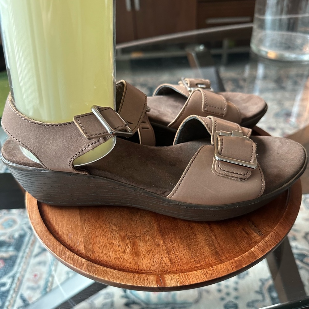 Munro platform sandals